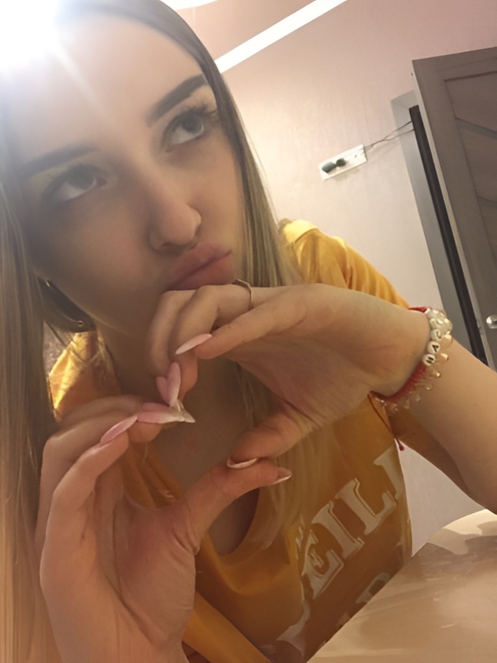 Анечка привлекальеная девушка из Зимогорья цена от 2500 руб