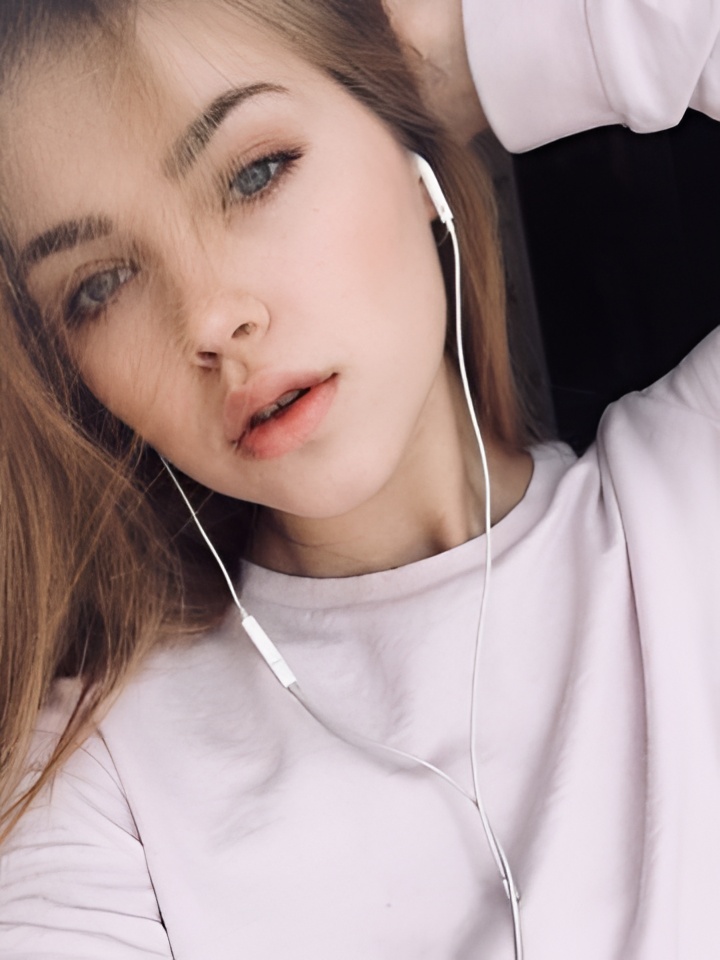 Виктория привлекальеная девушка из Зимогорья цена от 2000 руб