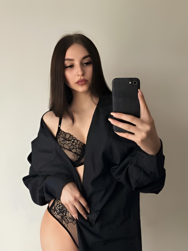 Алиана привлекательная девушка из Зимогорья цена от 3000 руб