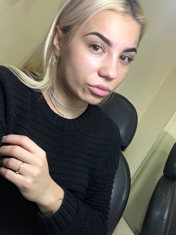 Арина привлекательная девушка из Зимогорья цена от 5000 руб