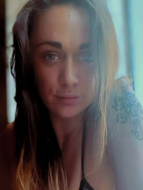 Светлана привлекательная девушка из Зимогорья цена от 3000 руб