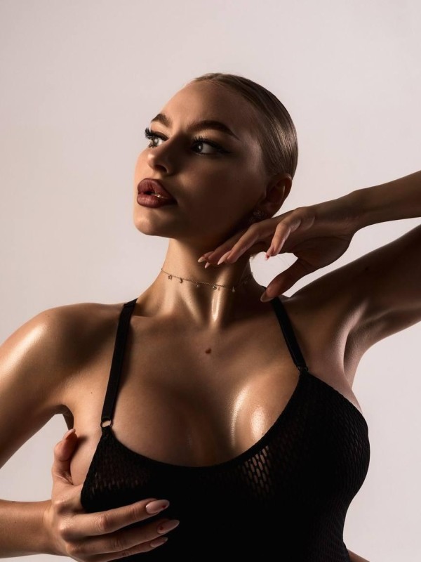 Лейла привлекательная девушка из Зимогорья цена от 9000 руб